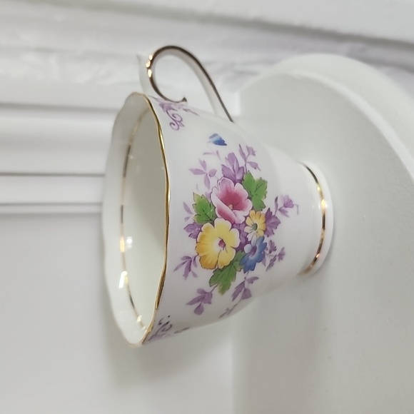 Vintage Colclough Light Purple/ Lavender Floral fine bone china Teacup & saucer - Picture 5 of 5